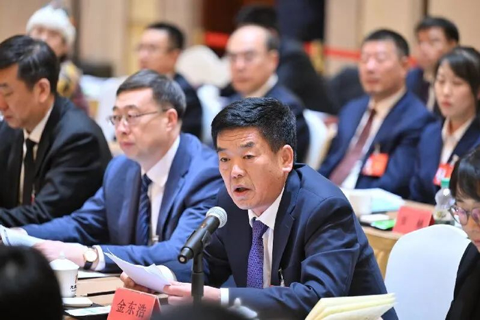 黑龙江代表团开放团组活动接受记者集体采访实录