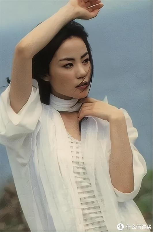 直到2014年,有媒体拍到王菲与谢霆锋在公寓中热吻的照片,两人再度复合