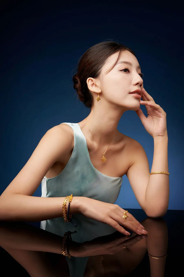 "伊"手快报 | 汤唯,以一抹新绿为你唤醒春天|汤唯|玫瑰_新浪新闻