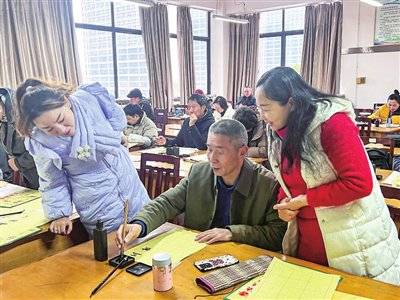 他们上课有趣更有料|老年大学|老年人|课堂_新浪新闻