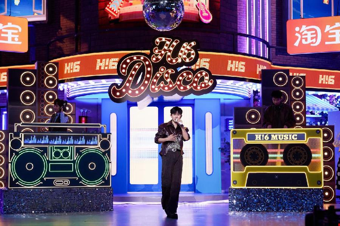 《你好,星期六》举行复古派对 80名歌迷为张杰庆祝出道20周年|你好