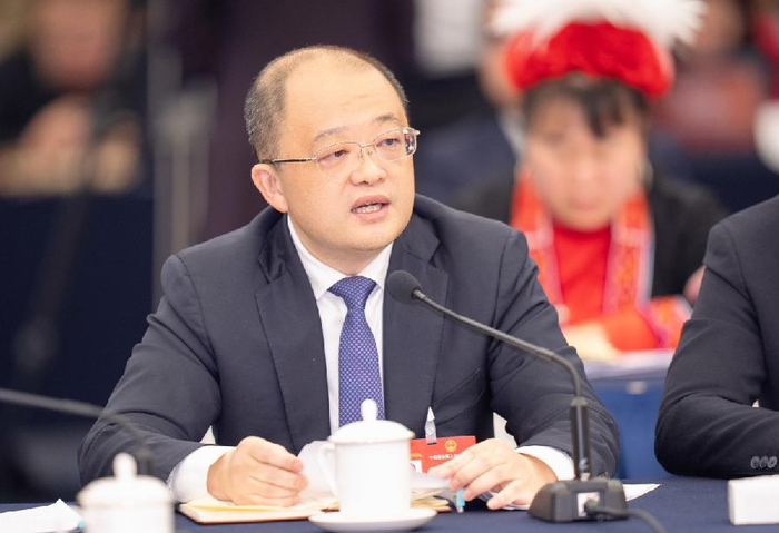 全国人大代表中山市市长肖展欣提高中山制造含智量含绿量含金量闯出