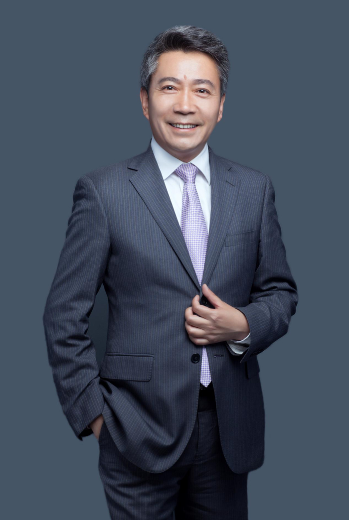 湖北省人大代表、罗田县骆驼坳镇燕儿谷联合党委书记徐志新。受访者供图