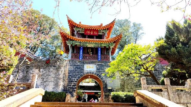 游览昆明金殿公园