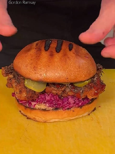 戈登拉姆齐韩式炸鸡辣味三明治ttgordonramsay