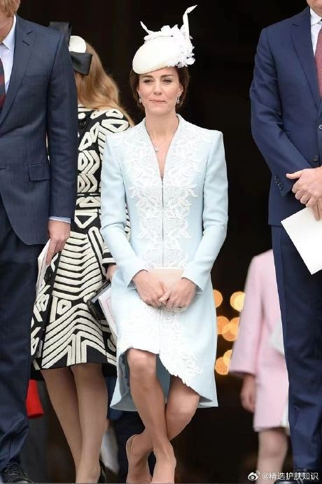 英国王室的屈膝礼……|王室|维多利亚_新浪新闻