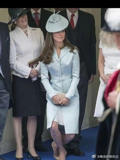 英国王室的屈膝礼……|王室|维多利亚_新浪新闻