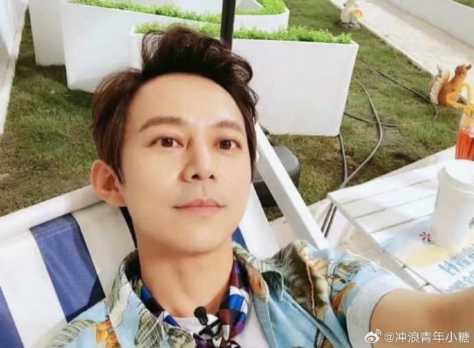 何炅早期的自拍照片|何炅_新浪新闻