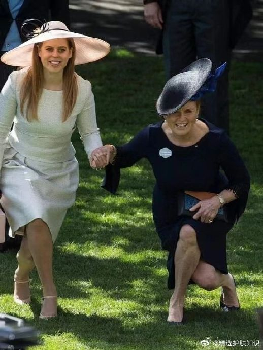 英国王室的屈膝礼……|王室|维多利亚_新浪新闻