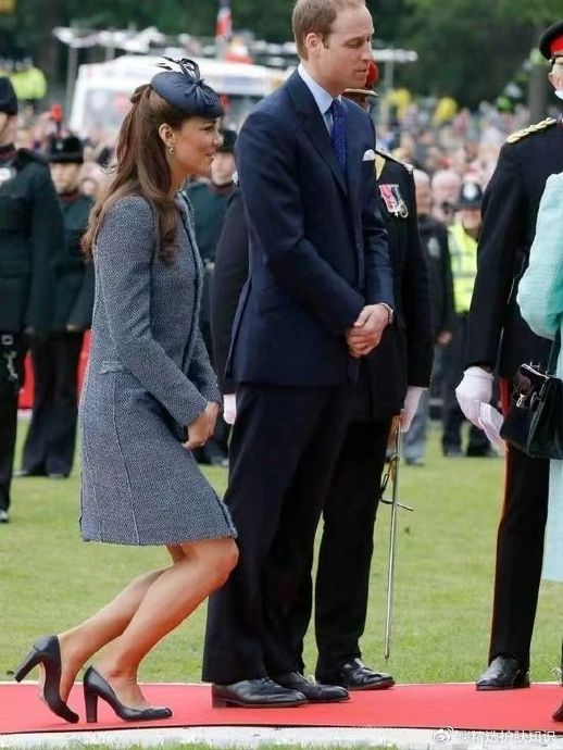 英国王室的屈膝礼……|王室|维多利亚_新浪新闻