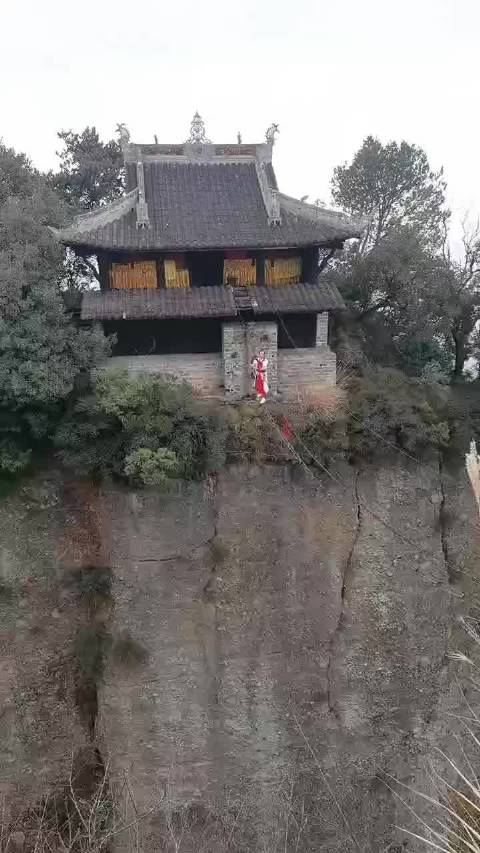 四川绵阳江油窦团山艺高人胆大