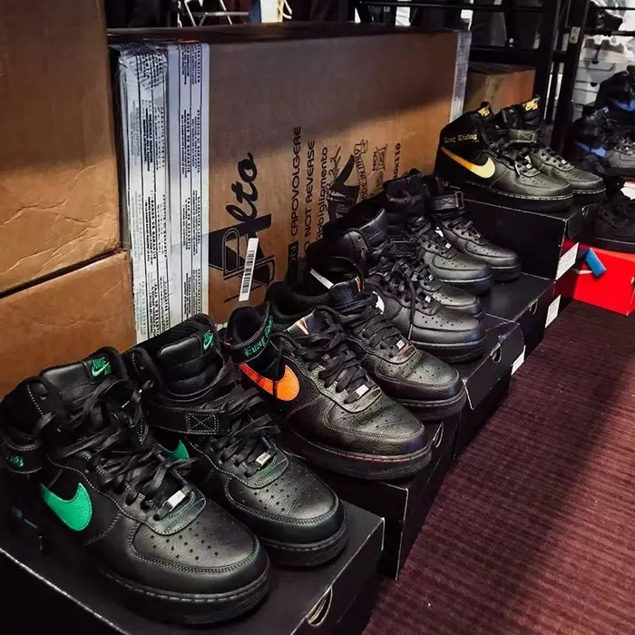 kanye上脚「卫龙vlone x 耐克af1」,一双5w块了.