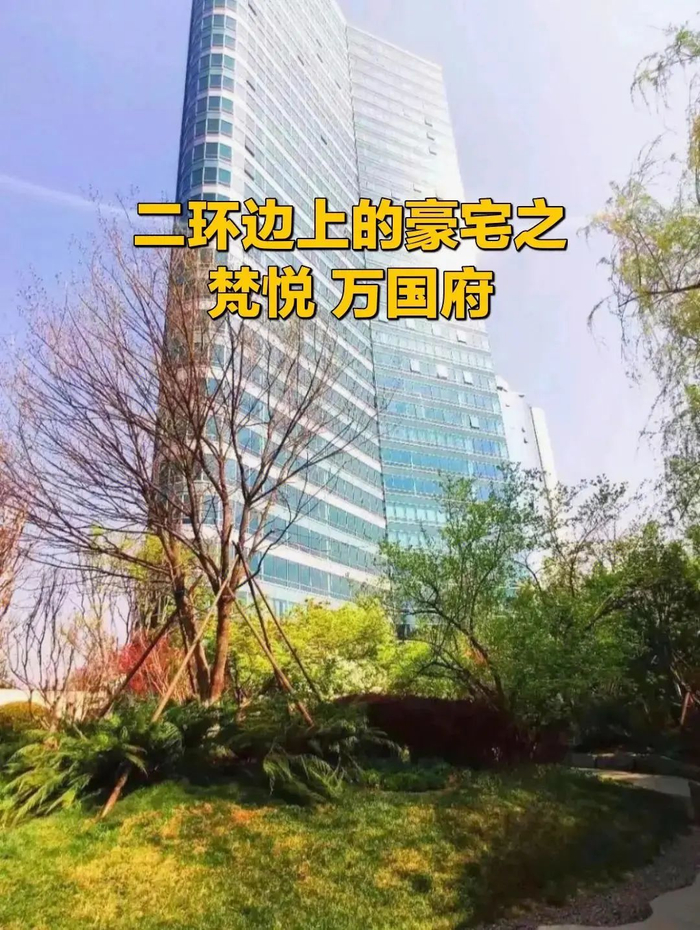 据网友提供线索,沈腾的豪宅位于北京二环黄金地段,就是东直门万国府