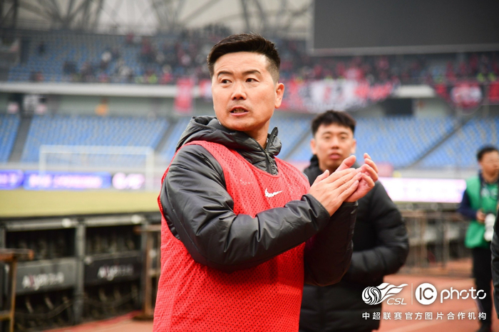 肇俊哲:要脚踏实地后才能去顶天立地,先活着才能谈发展|肇俊哲_新浪