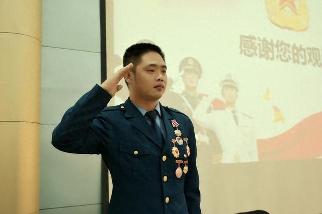 一个英雄传人的国防答卷