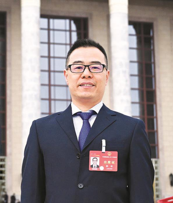             全国人大代表  李丰          