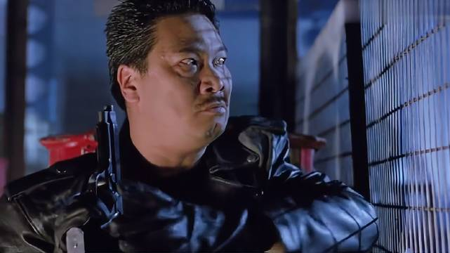 达叔扮作终结者,霸气出场营救众人!真不愧是吴孟达!