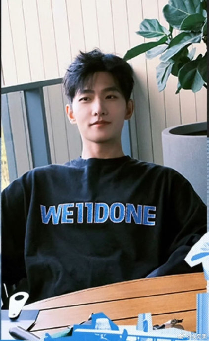 能不能速速把杨洋打包进校偶 这不妥妥的男大嘛05 梦回我的初恋肖奈