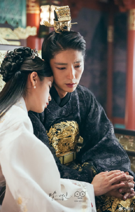 李准基现身iu演唱会后台合照|李准基|iu|演唱会_新浪新闻