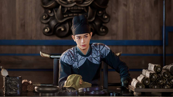 丁禹兮饰演的李饼,原本是大理寺卿之子,三年前全家被杀害,因被父亲派