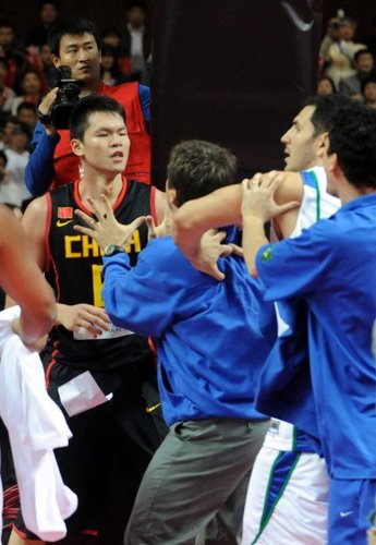 中国男篮打架最强球员非他莫属