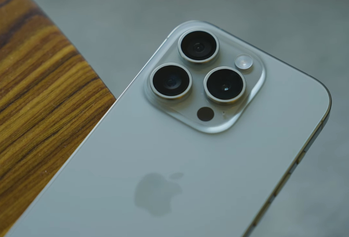 实用性更强,比如静音,相机,闪光灯,放大镜等等功能都可以实现