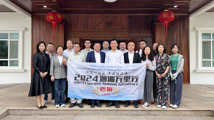 媒体团走进老挝中资企业 感受中国速度中国质量__财经头条