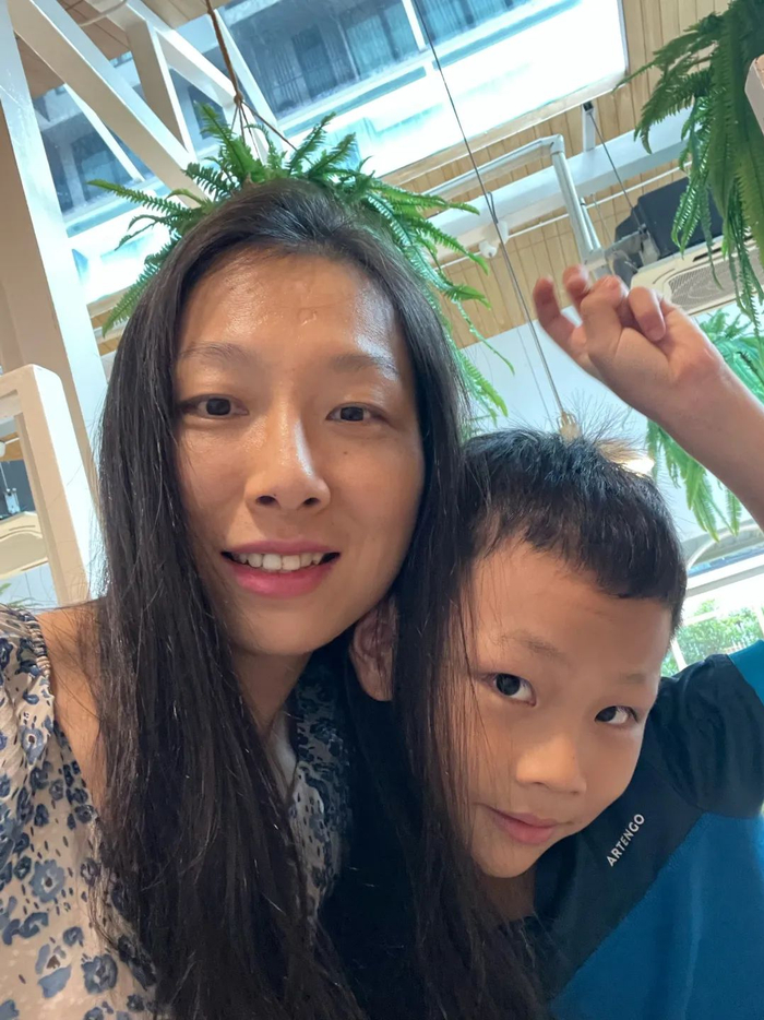 中产跨国养娃现状:有人搬家20次,有人老板变维修工|水管工|陪读|李梓