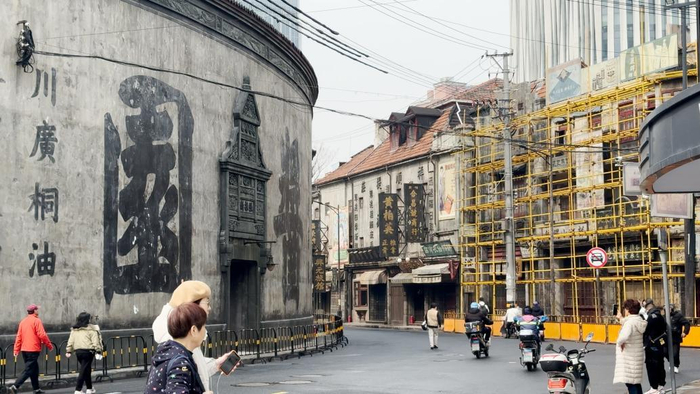 上海酱园弄要拆了剧组人员已杀青正在拆除部分布景