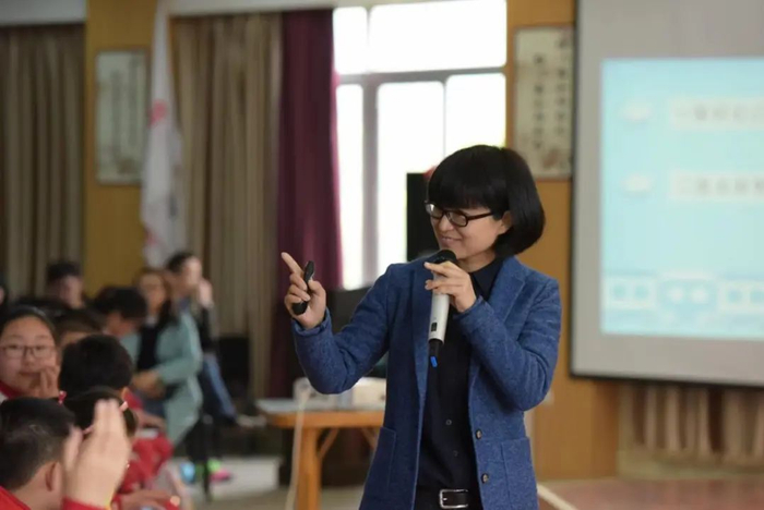 走过四所学校,见过近千个教师,沈蓉深刻地认识到好老师之于学校的重要