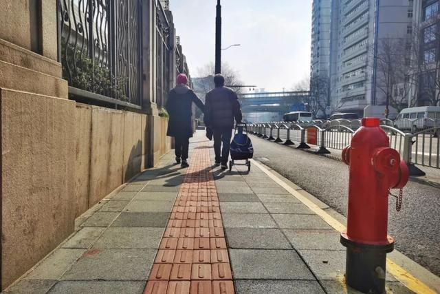 微创手术后上海长宁这处人行道畅通了