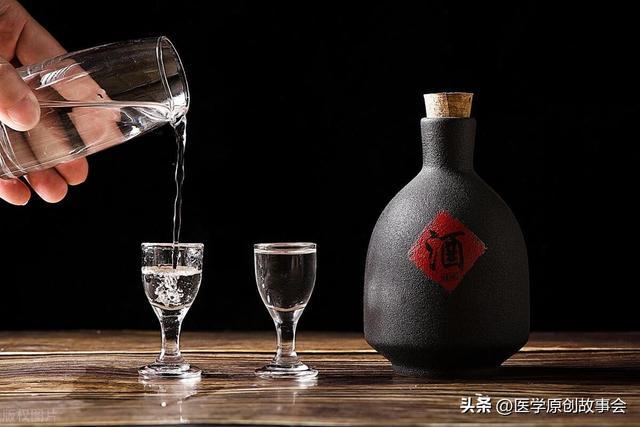 喝白酒说白话(喝白酒说白话打白条)