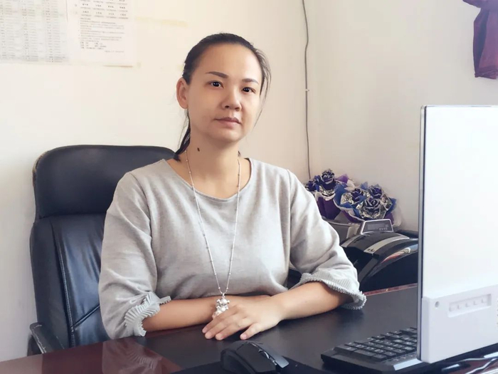 张琳,浮梁县第一小学资助办主任,系景德镇市消防救援支队余骏妻子.