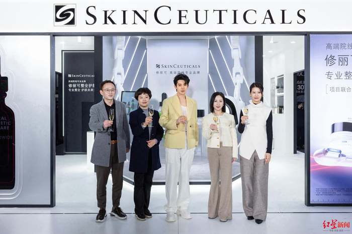 活动当天,修丽可品牌大使邓为惊喜现身,与修丽可品牌及医美品类总经理