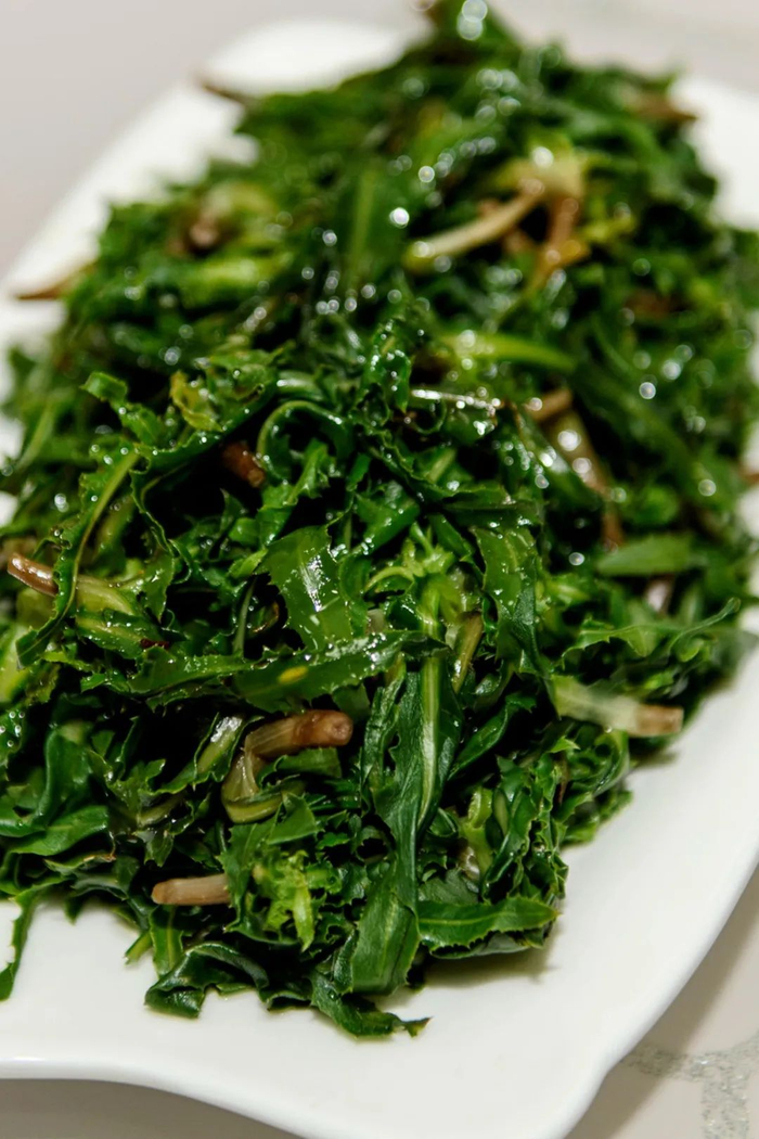 清炒曲曲芽,油汪汪自带高光.