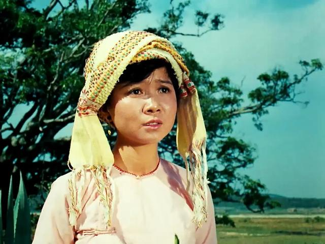 我觉得蔡明颇具可塑性.