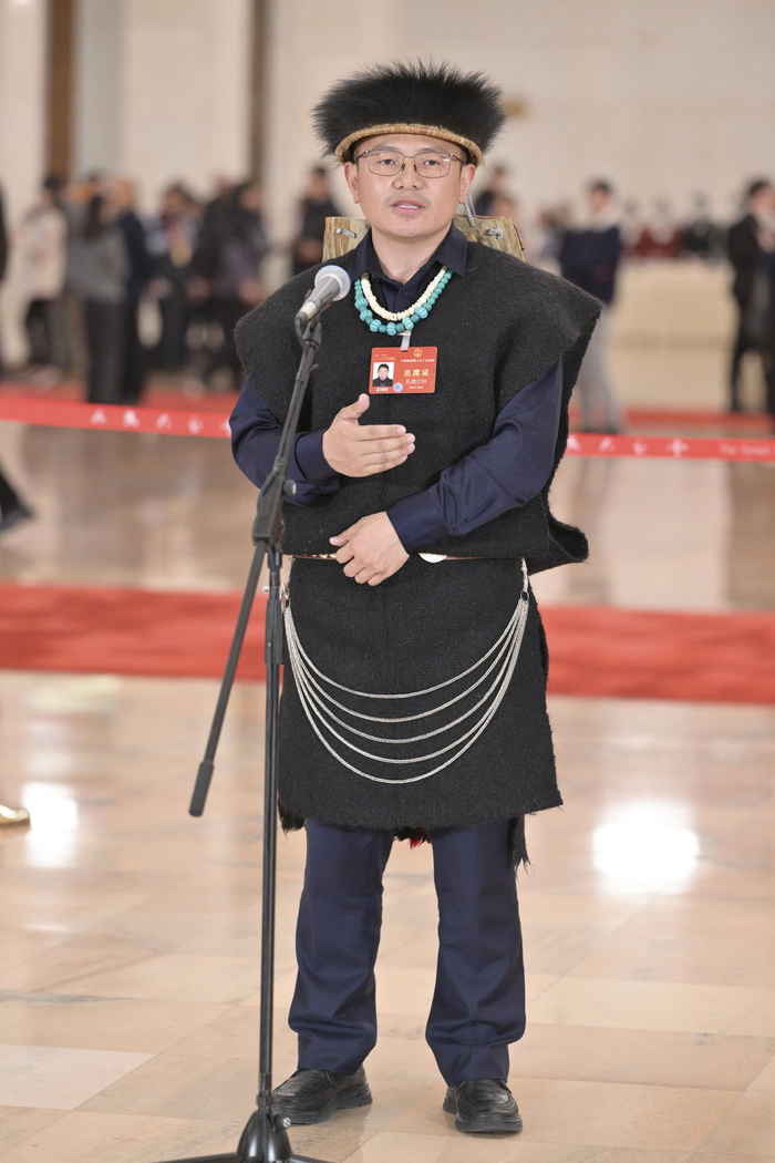 场代表通道聚焦这些热点话题|全国人大代表|马秀英|灾后重建_新浪新闻