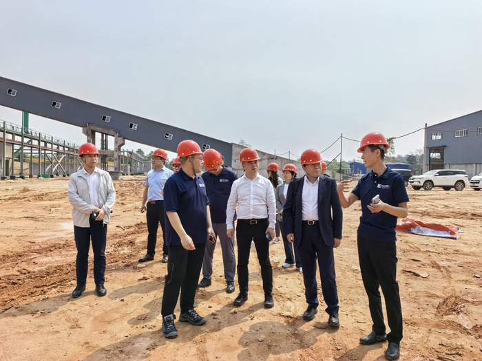 媒体团走进老挝中资企业感受中国速度中国质量