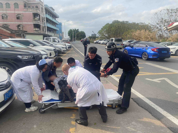 江门鹤山:民警关键时刻挺身而出救火救人|火场|江门市|救火_新浪新闻