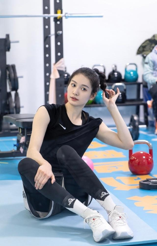 河北女篮球员郭子瑄晒训练照|女篮|河北|常规赛_新浪新闻