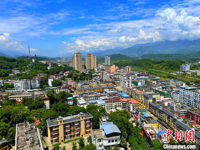 图为俯瞰河口县城.