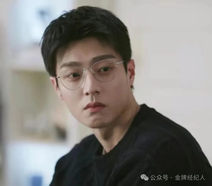 生活中的陈靖可喜欢看电影且题材涉猎广泛,对杰克