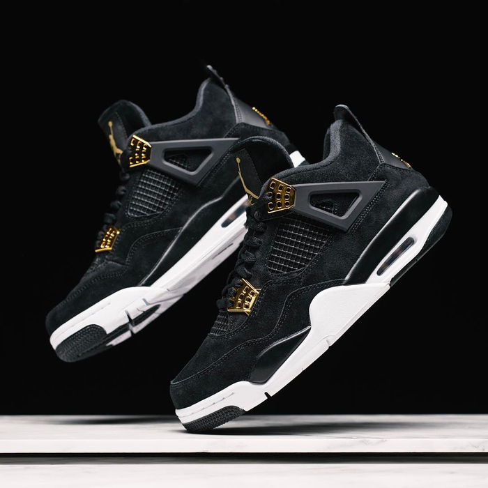 与puremoney相对应,喜欢黑色系球鞋的小伙伴,自然对2017年的黑金