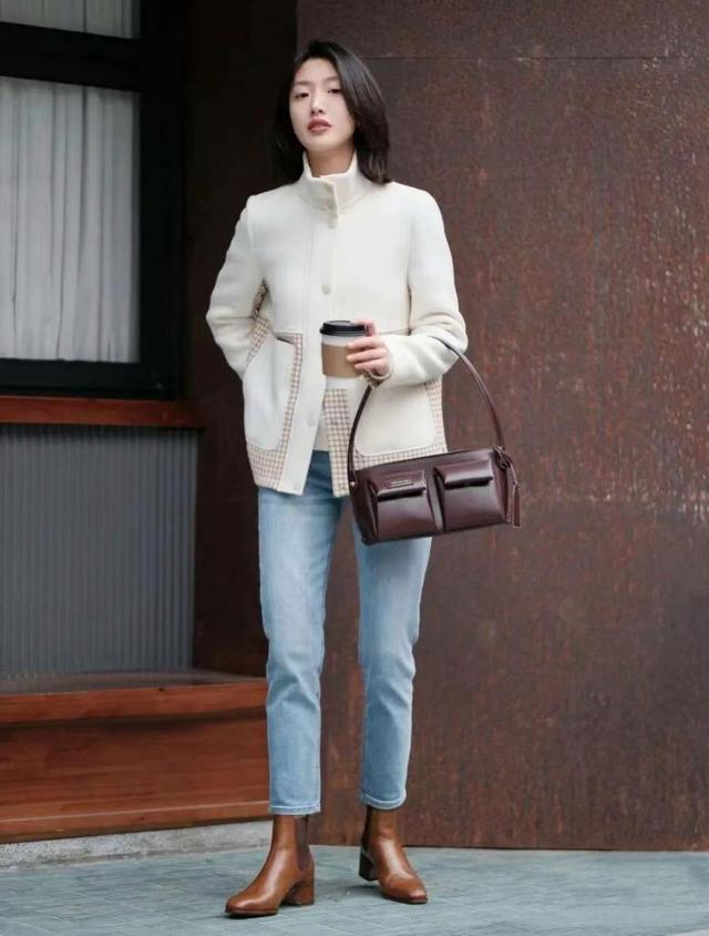 被40 女人"春靴"造型惊艳,搭配普通款衣服照样美,高级又洋气