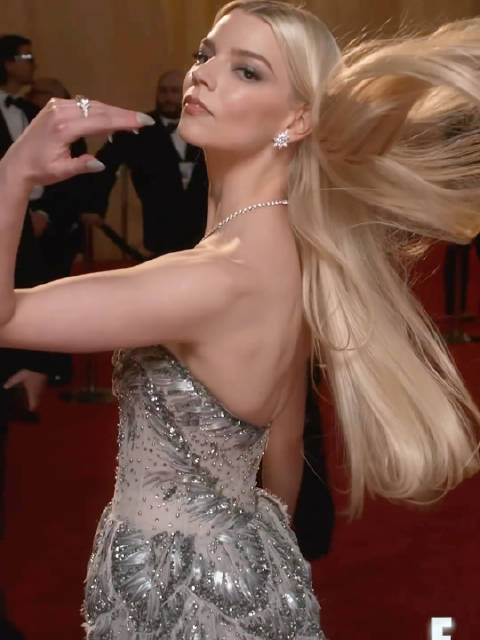 安雅泰勒乔伊奥斯卡红毯慢镜头