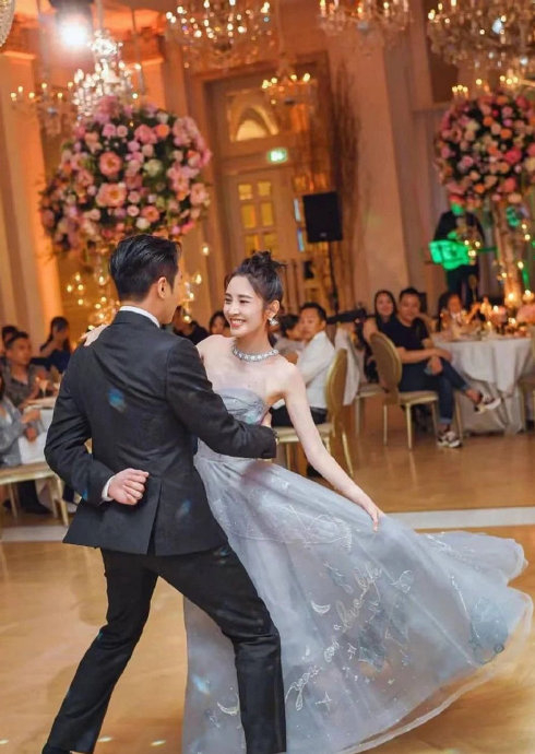 她是一个很理性的人 不会被爱情冲昏头脑……|唐艺昕|爱情|张若昀