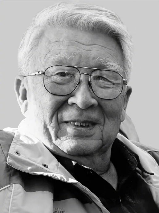 张艺谋悼念北电恩师张益福# 12日,张艺谋通过工作室发文悼念恩 :""