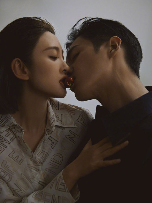 第一次知道唐艺昕和张若昀情侣纹身的故事!_新浪新闻