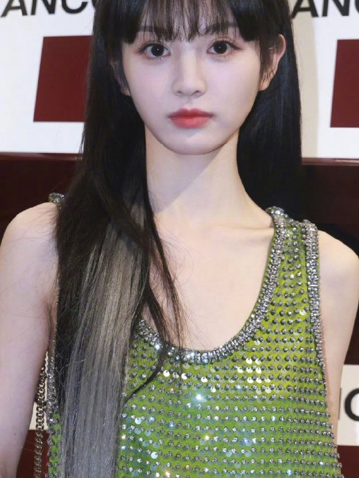 生图满脸的胶原蛋白啊|刘浩存_新浪新闻