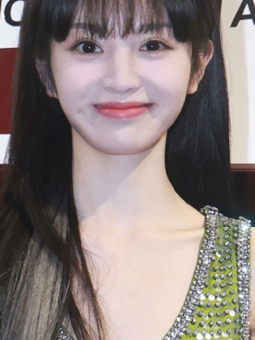 生图满脸的胶原蛋白啊|刘浩存_新浪新闻